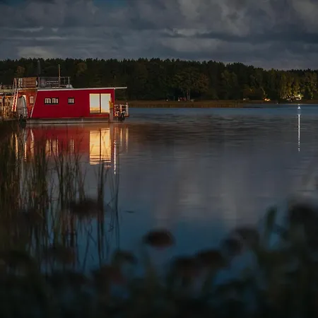 Πλωτό κατάλυμα Schwimmendes 