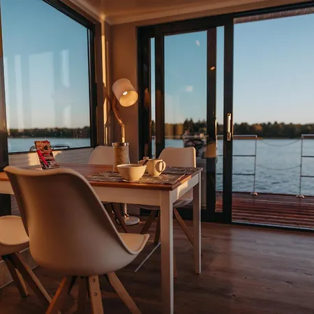 Πλωτό κατάλυμα Schwimmendes 